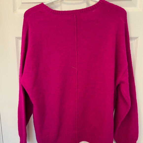 Vince Camuto Fushia V neck sweater - Picture 3 of 6